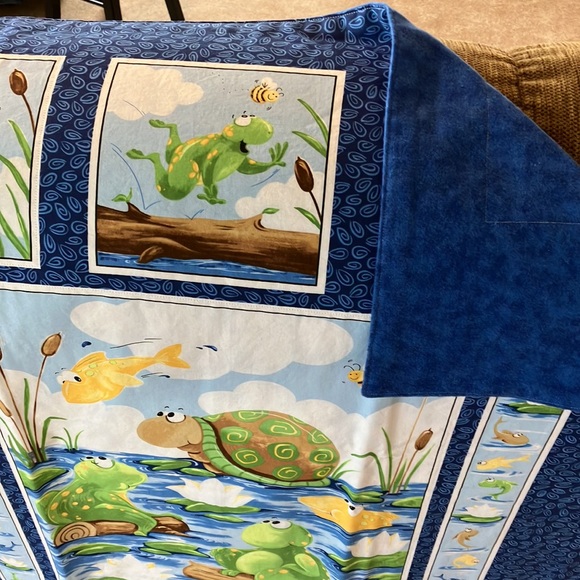 “PAUL & SHELDON” CRIB BLANKET AWESOME COLORS OF TURTLES FROGS AND FISH. BRANDNEW - Picture 9 of 10